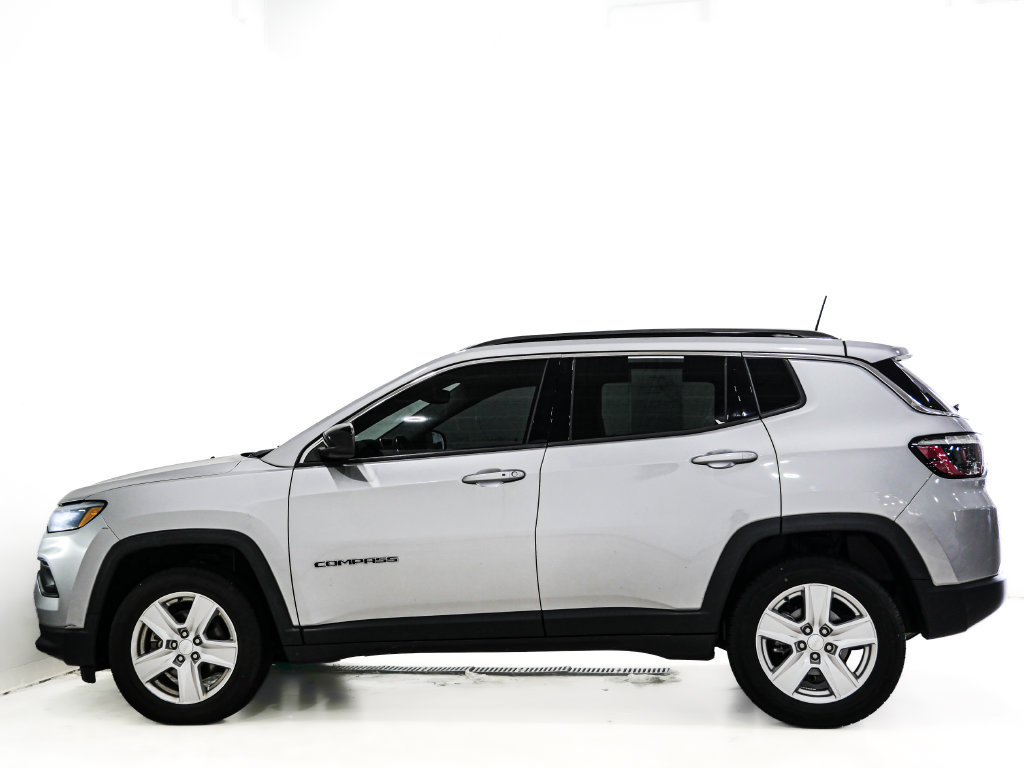 Used 2022 Jeep Compass Latitude w/ Convenience Group AWD/4WD image 5