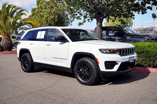 Certified 2023 Jeep Grand Cherokee Laredo RWD image 6