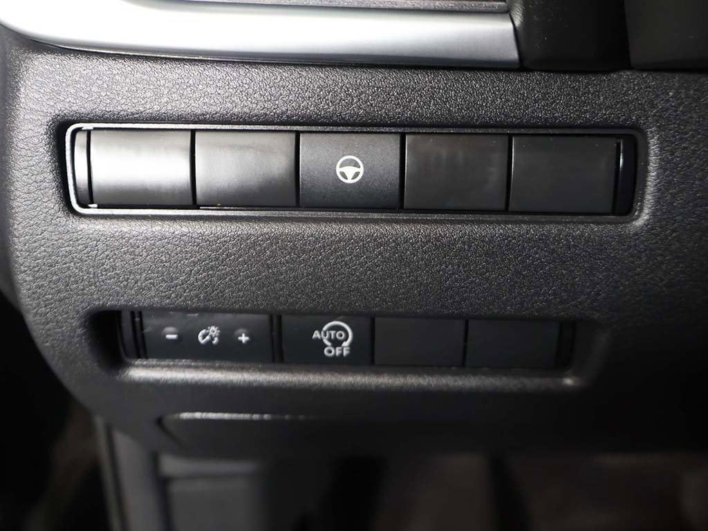 Used 2023 Nissan Rogue SV image 31