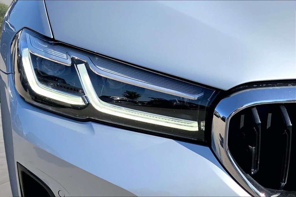 Used 2021 BMW 530i w/ Convenience Package RWD image 30