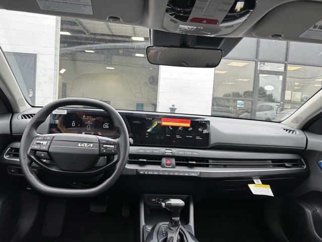 New 2025 Kia K4 LXS image 3