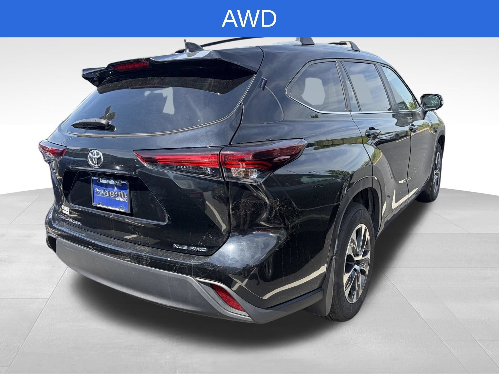 Used 2024 Toyota Highlander XLE AWD/4WD image 3
