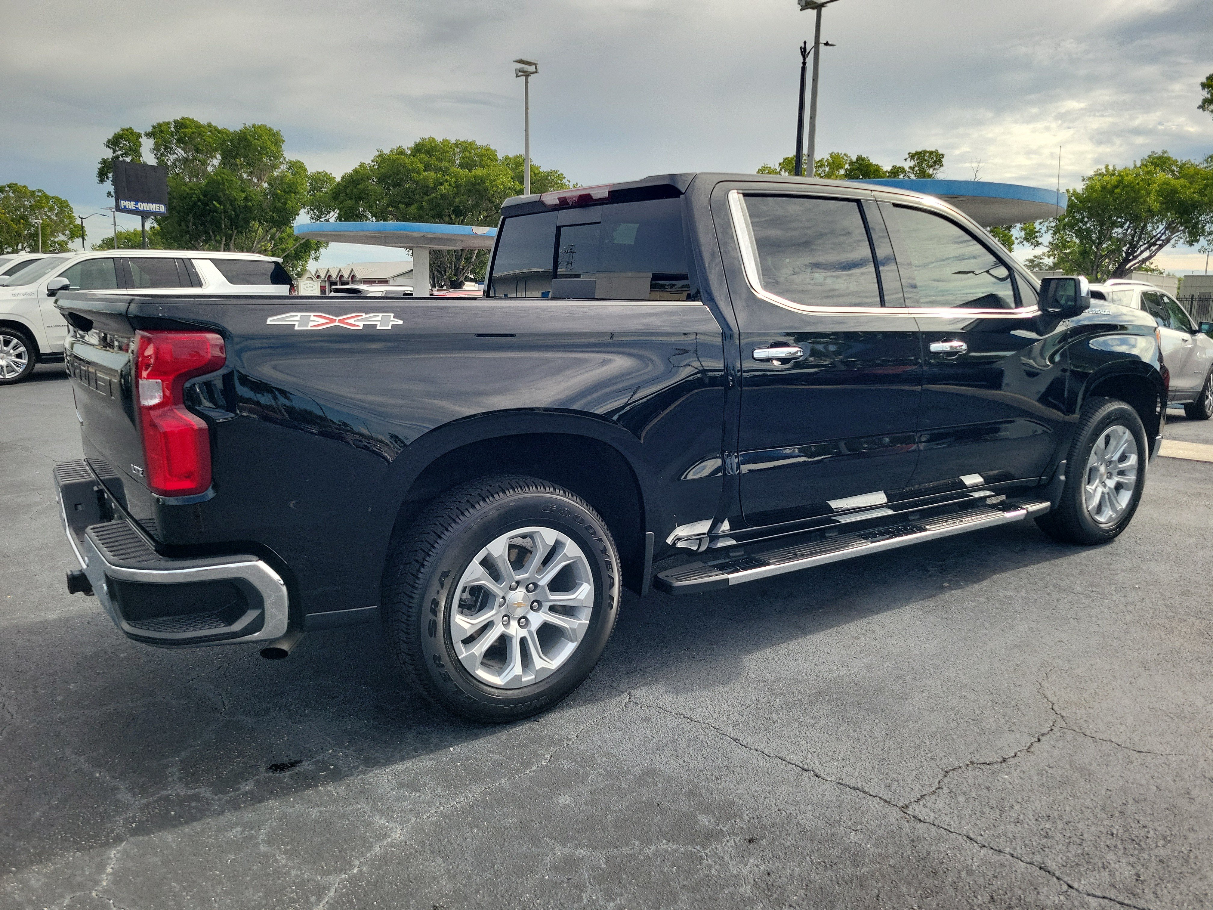 Used 2025 Chevrolet Silverado 1500 LTZ w/ Technology Package AWD/4WD image 4
