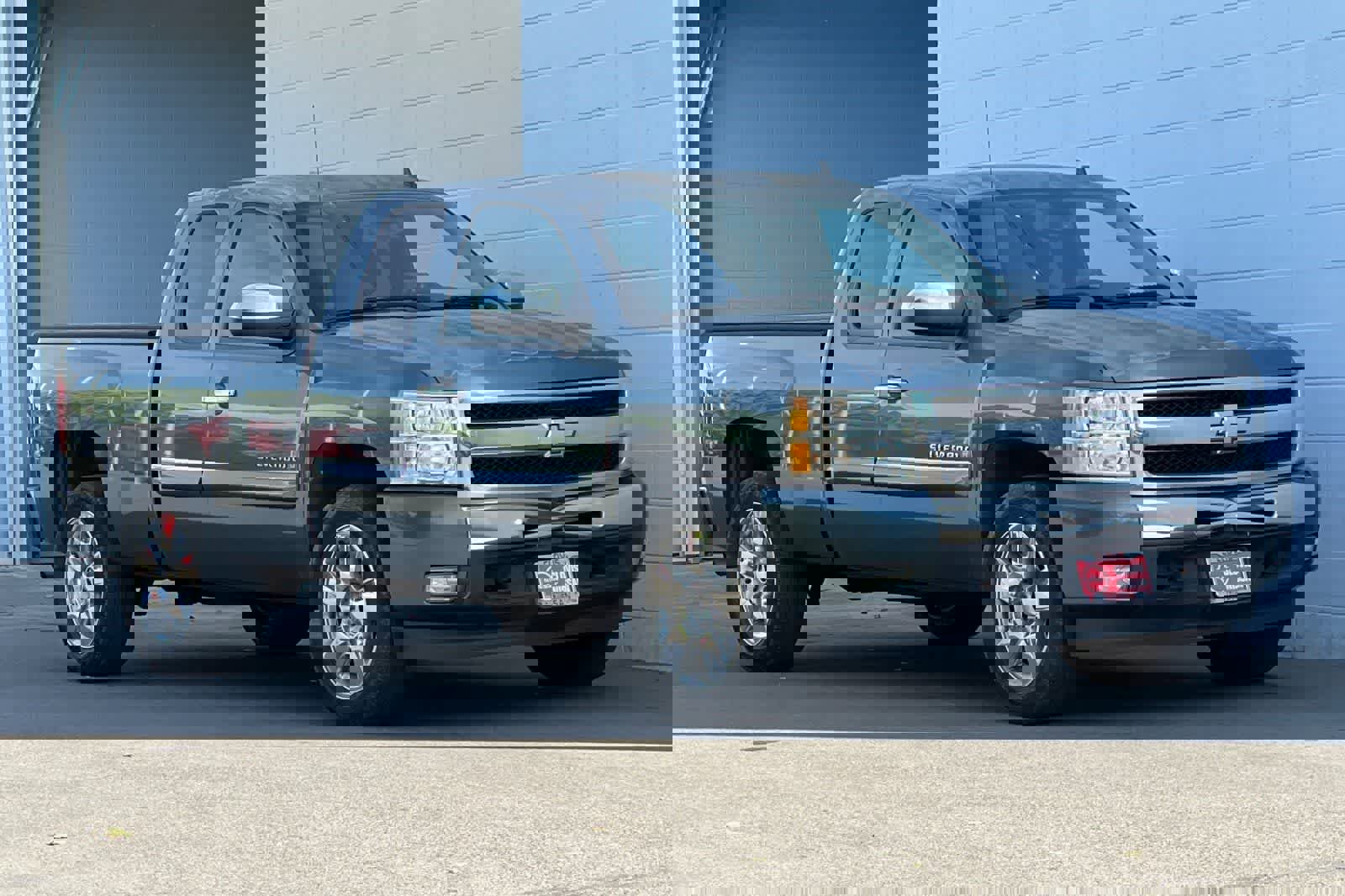 Used 2009 Chevrolet Silverado 1500 LT w/ Regional Value Package image 10