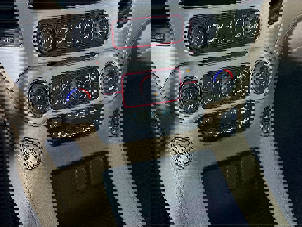 Used 2015 GMC Yukon XL SLT w/ Open Road Package image 10