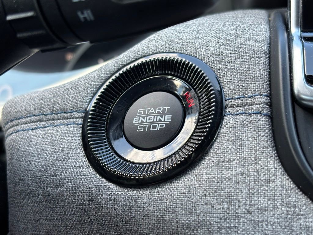 Used 2024 Jeep Compass Sport image 23