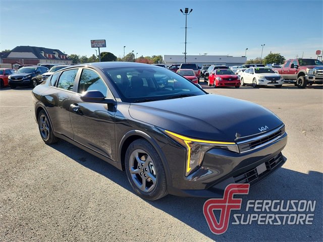 New 2025 Kia K4 LXS image 1