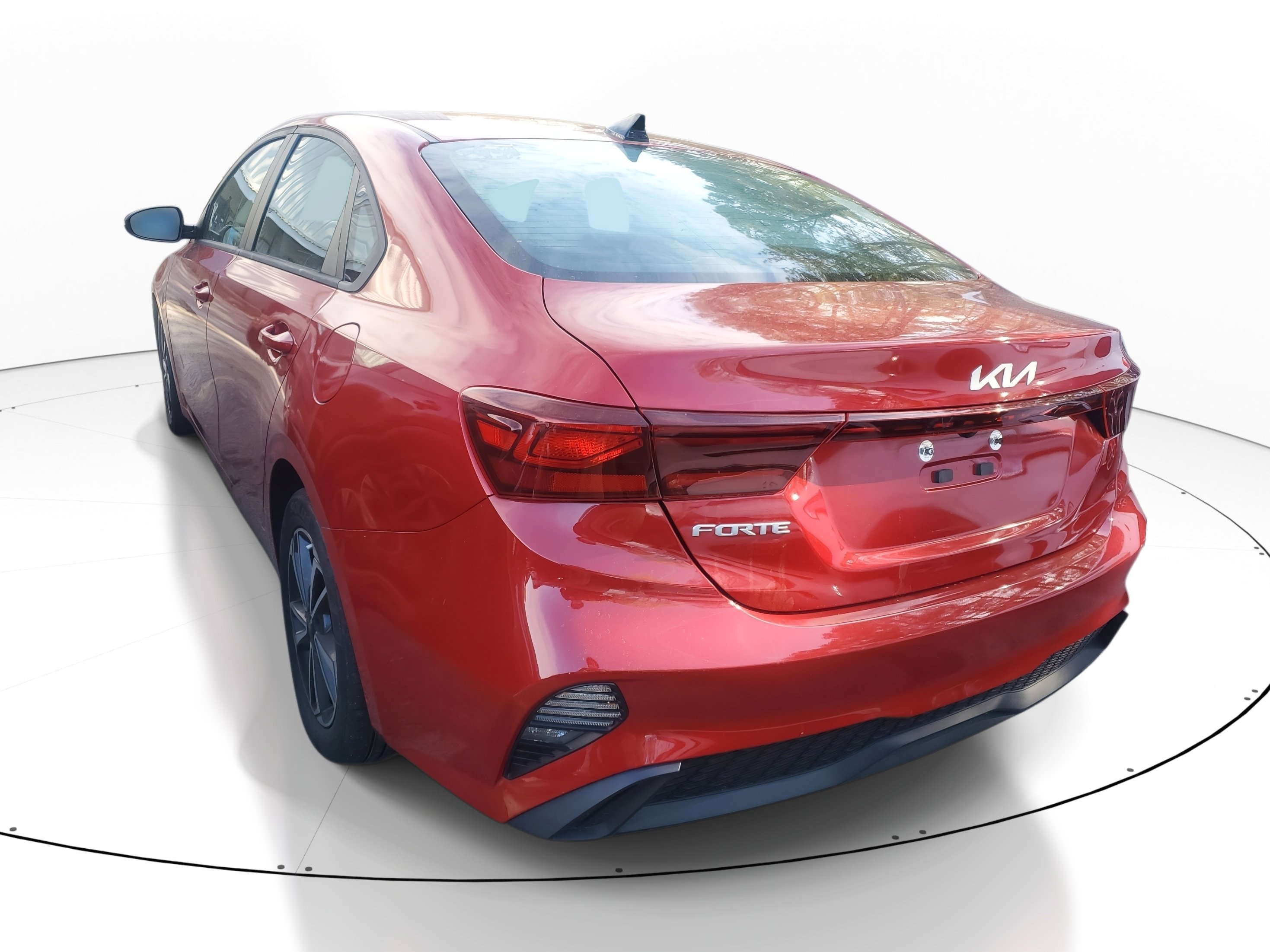 Used 2022 Kia Forte LXS w/ LXS Technology Package FWD image 4