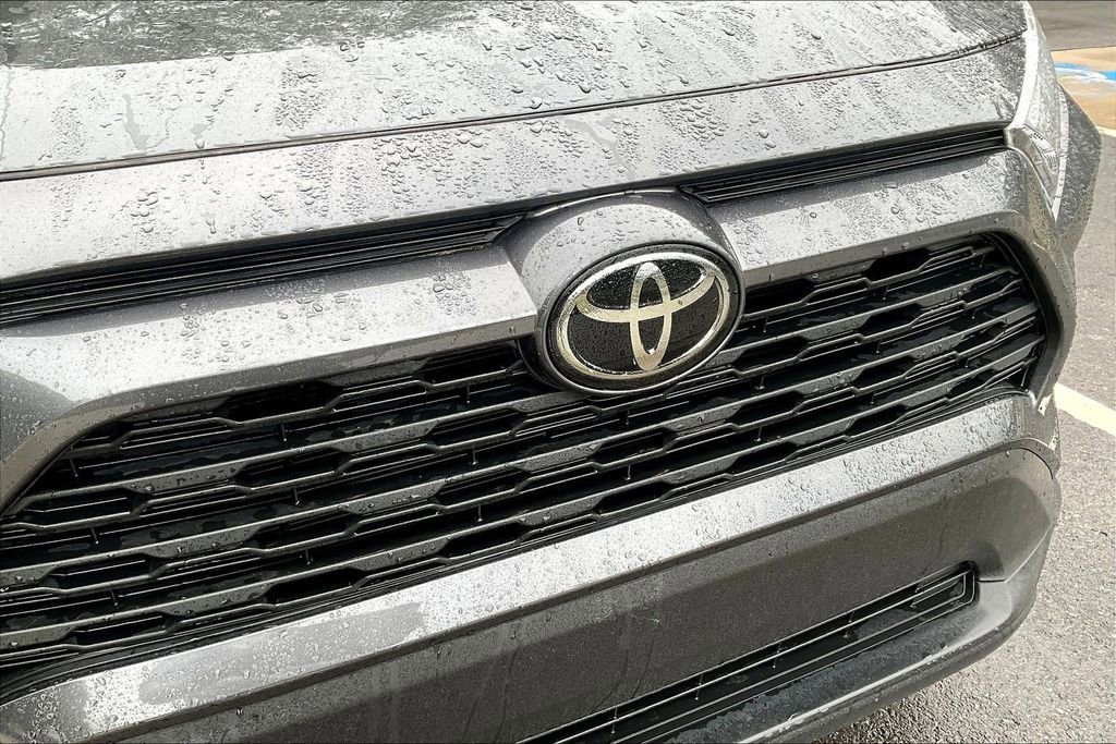 Used 2024 Toyota RAV4 XLE FWD image 31