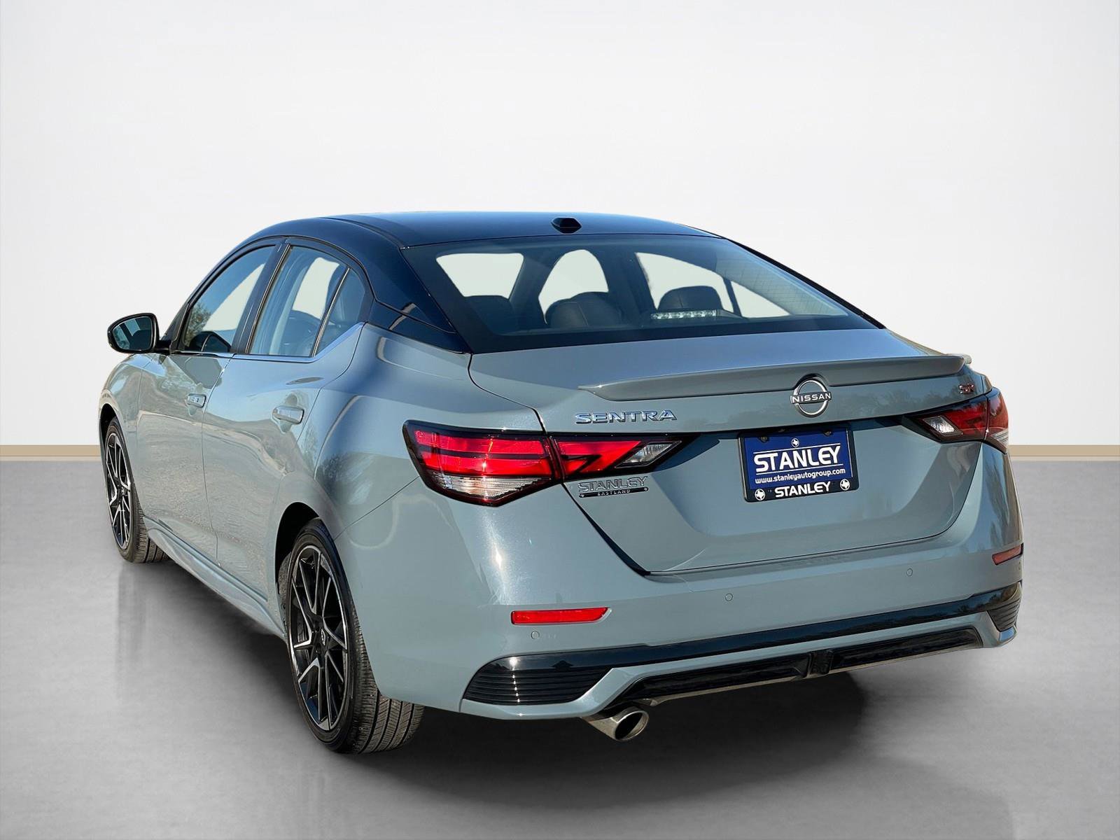 Used 2024 Nissan Sentra SR w/ SR Premium Package image 5