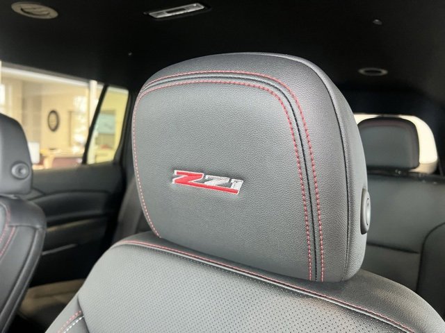 Used 2025 Chevrolet Traverse Z71 image 12