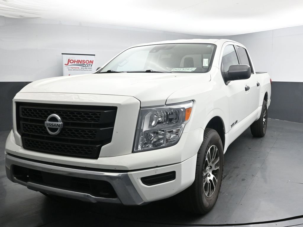 Used 2022 Nissan Titan SV image 4