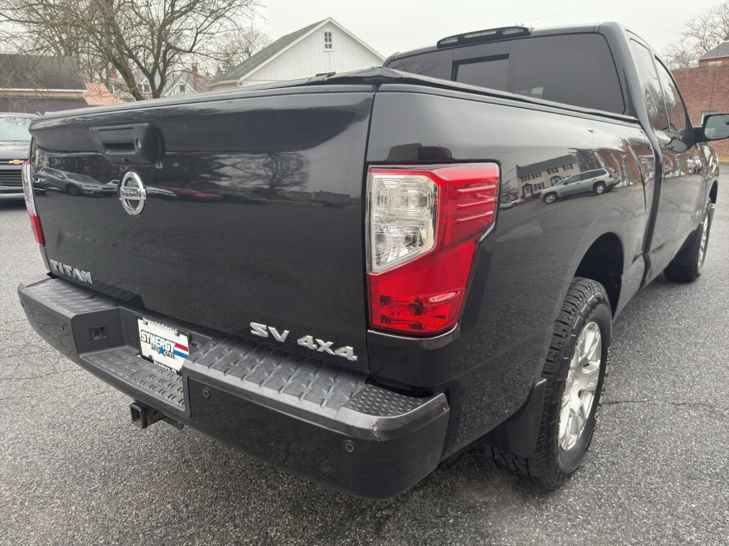Used 2017 Nissan Titan SV image 5
