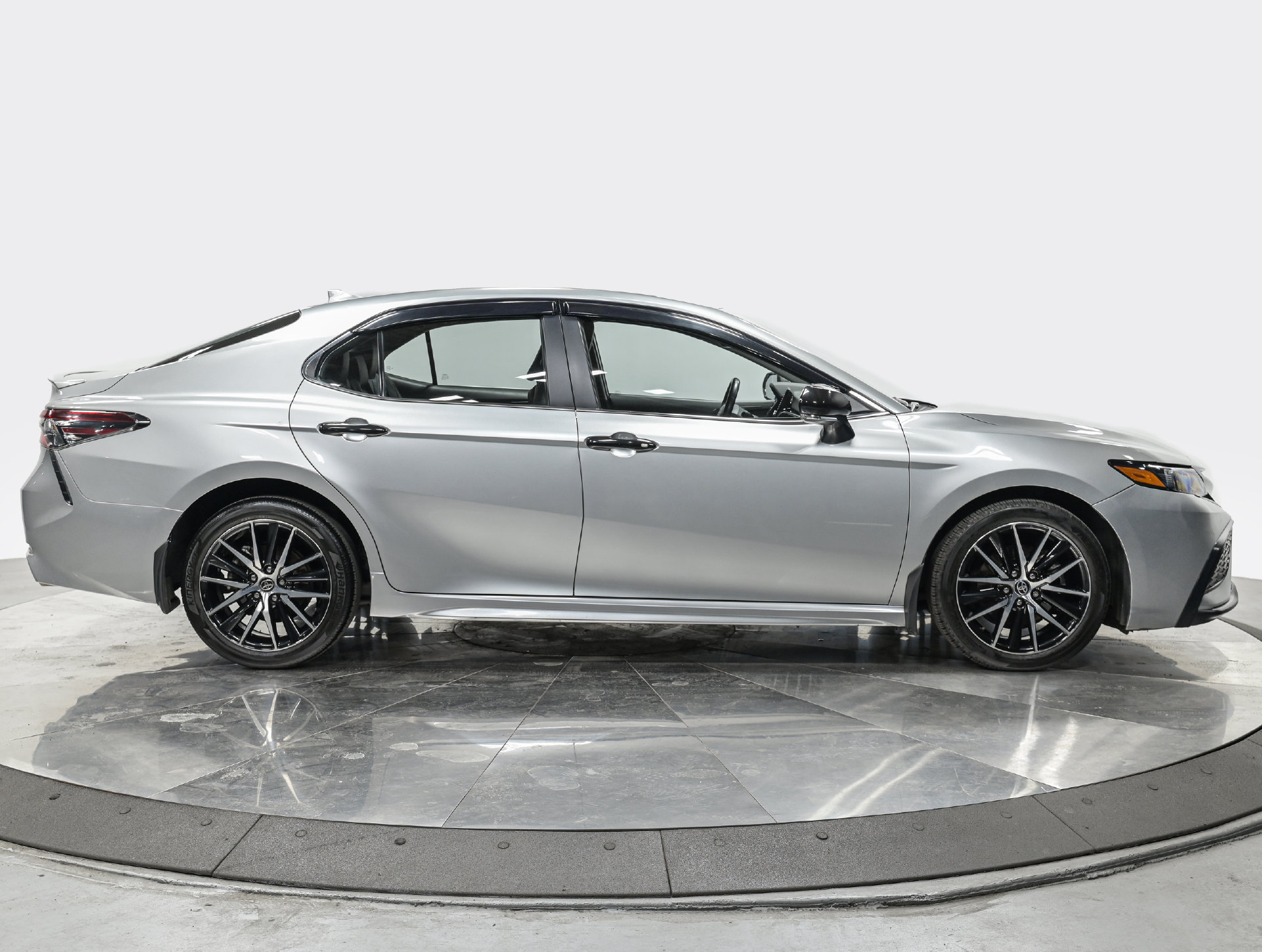 Used 2023 Toyota Camry SE w/ Convenience Package AWD/4WD image 8