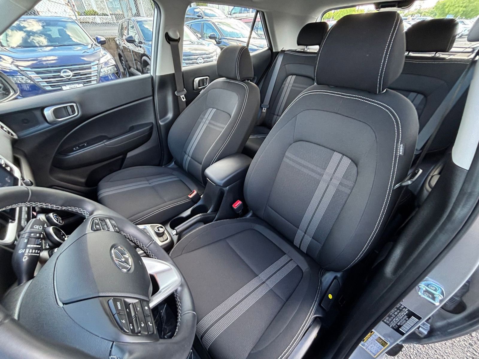 Used 2025 Hyundai Venue SEL FWD image 35