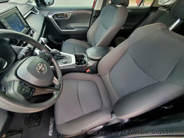 Used 2022 Toyota RAV4 LE image 21