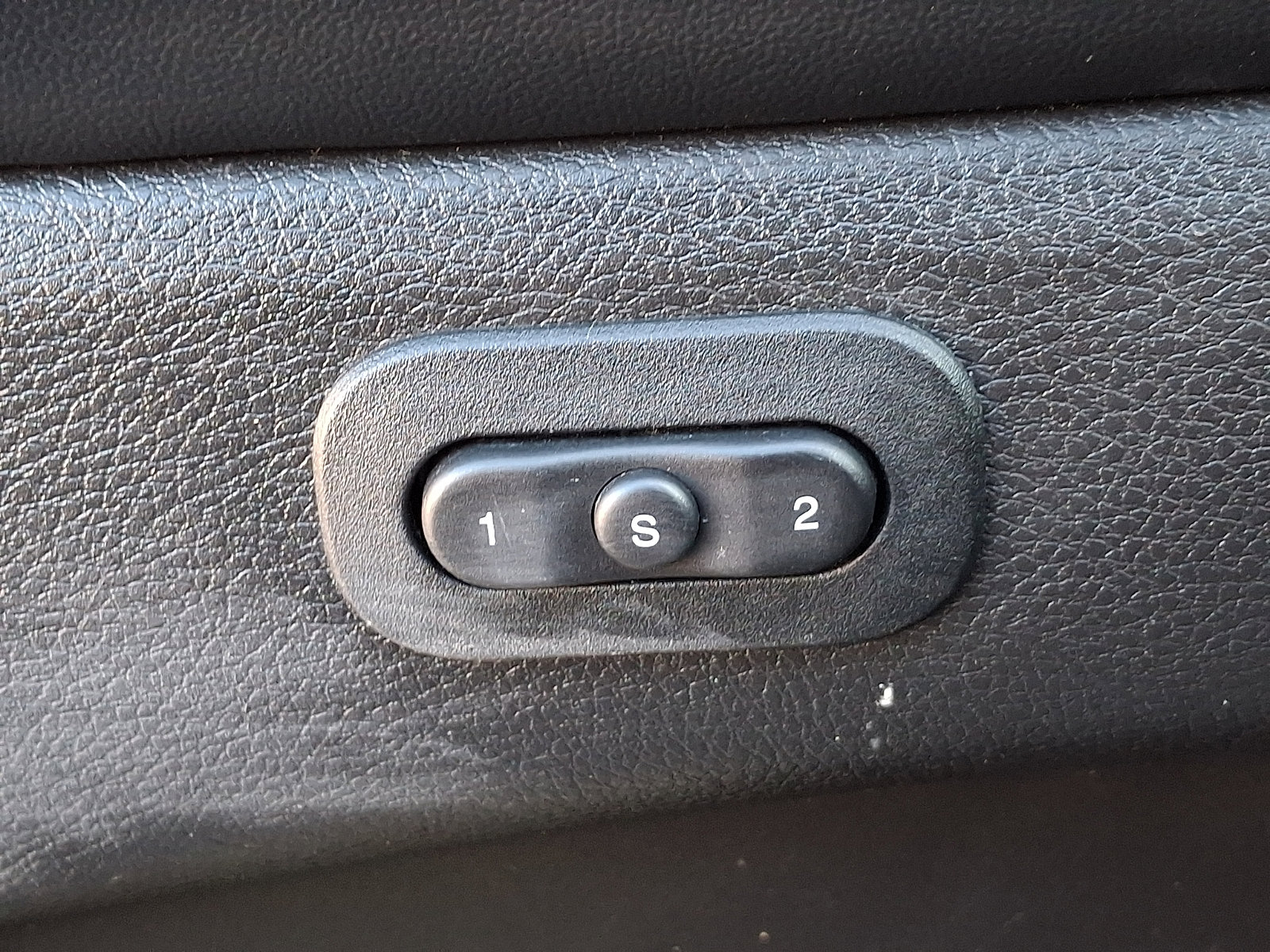 Used 2018 Jeep Grand Cherokee Limited AWD/4WD image 30