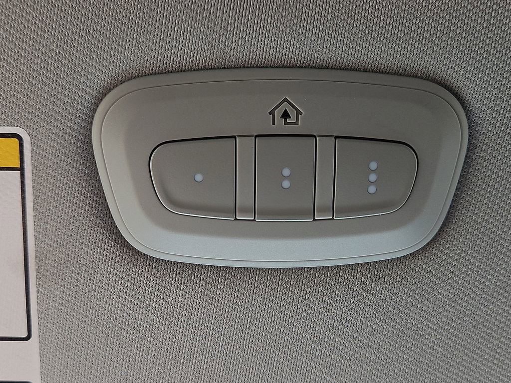 Used 2023 Jeep Cherokee Altitude Lux image 24