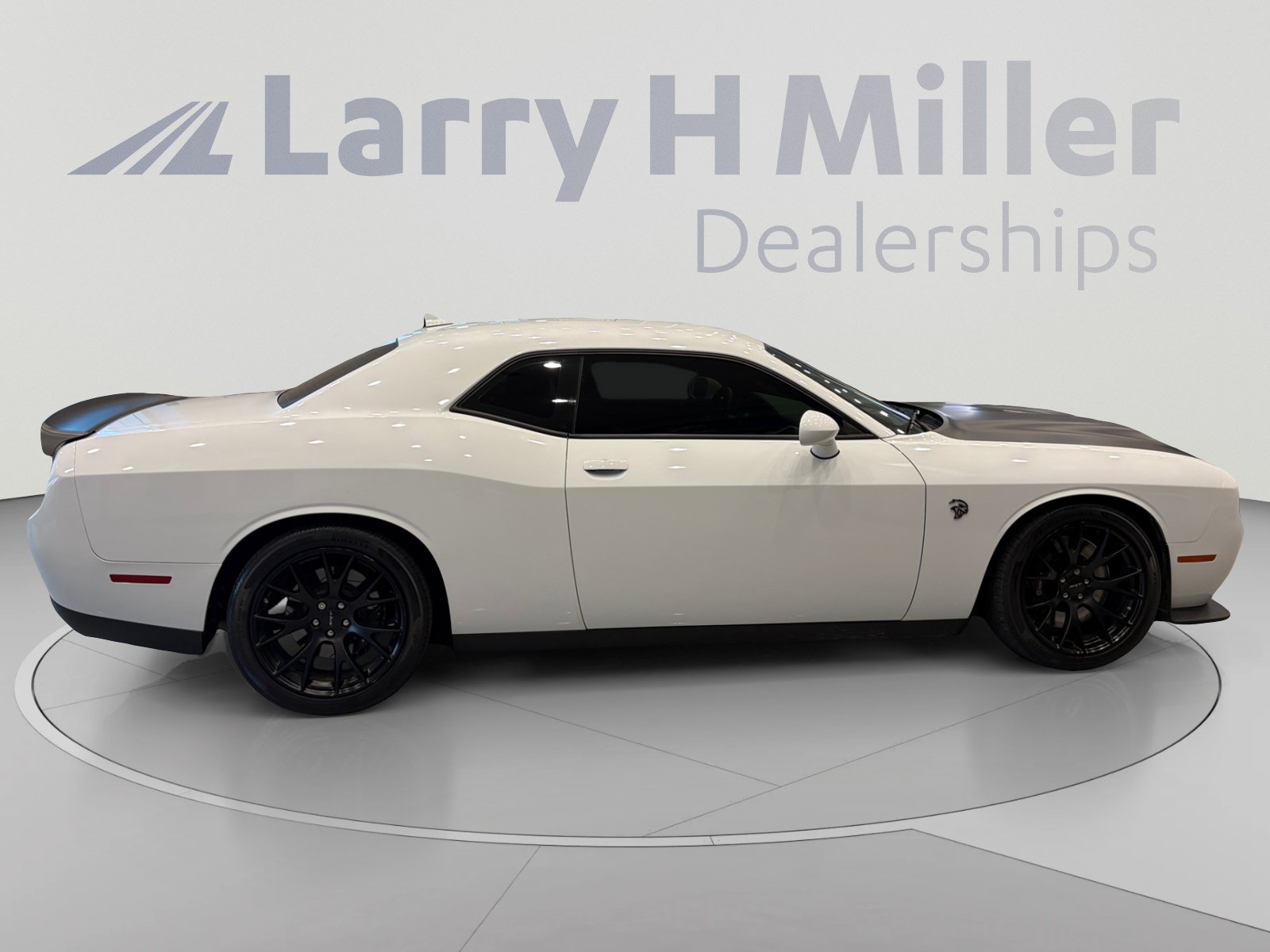 Used 2019 Dodge Challenger SRT Hellcat w/ Plus Package RWD image 6