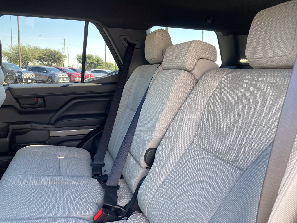 New 2026 Toyota 4Runner SR5 AWD/4WD image 11