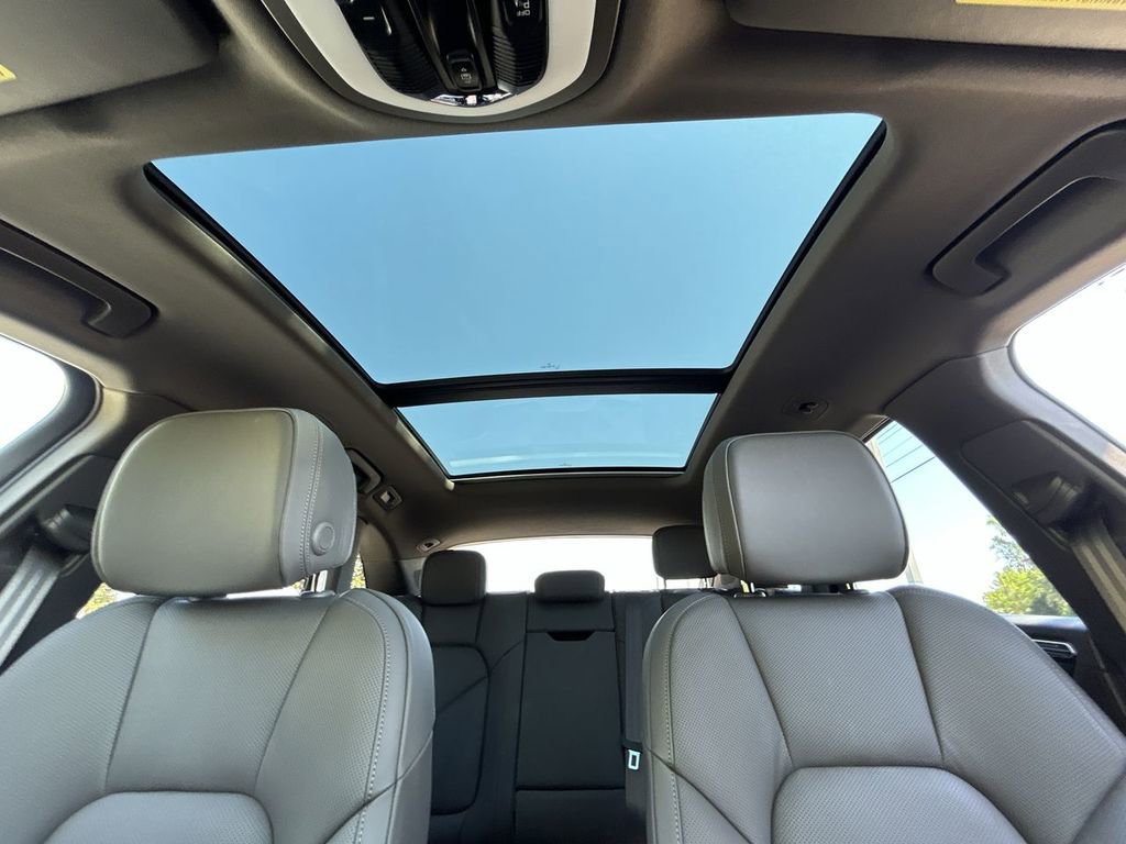 Certified 2025 Porsche Macan image 26