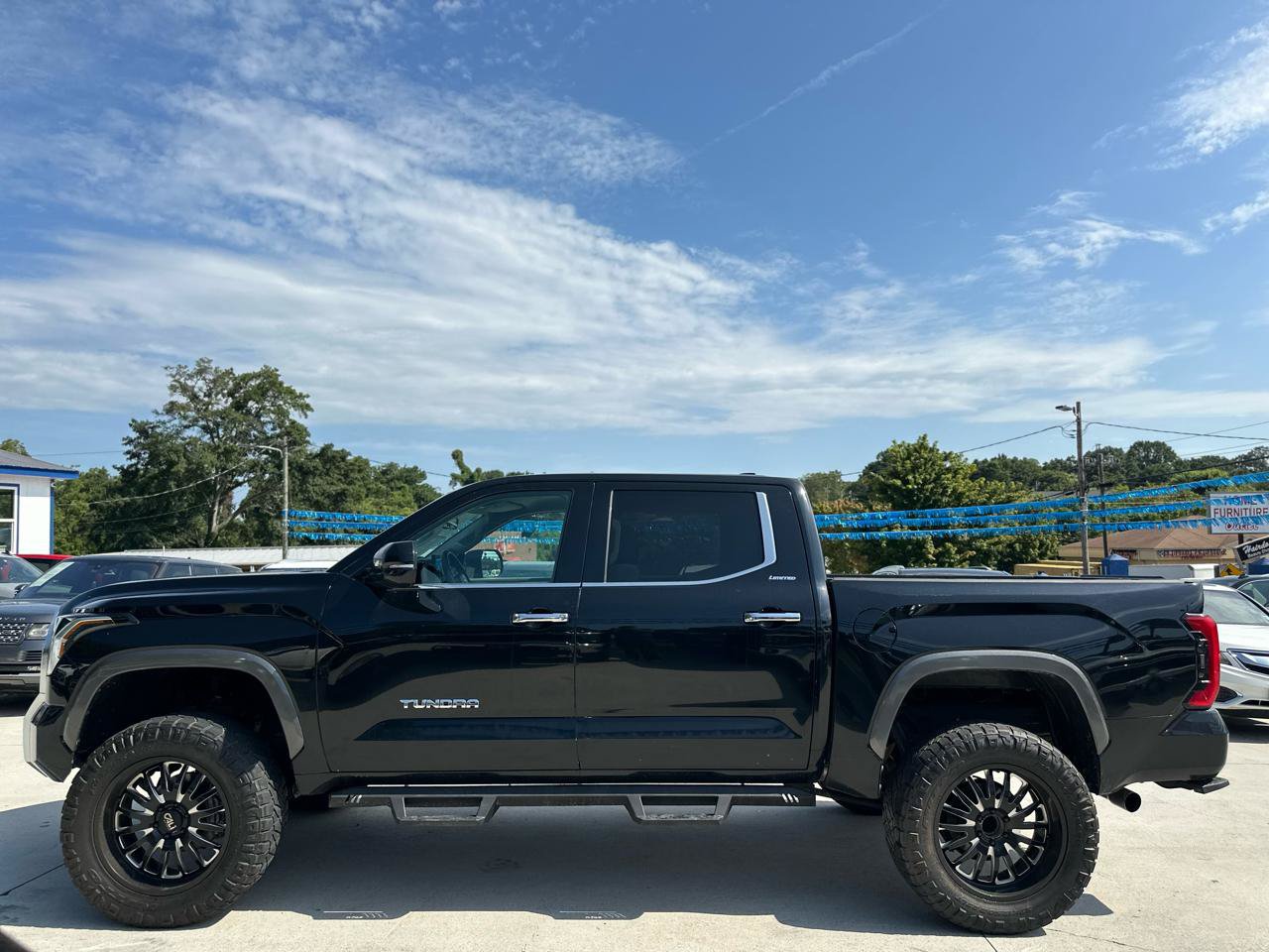 Used 2022 Toyota Tundra Limited w/ Power Package AWD/4WD image 4