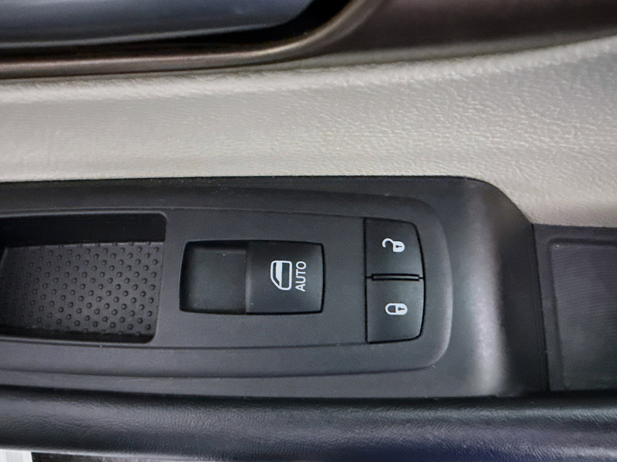 Used 2023 Chrysler Voyager LX FWD image 29