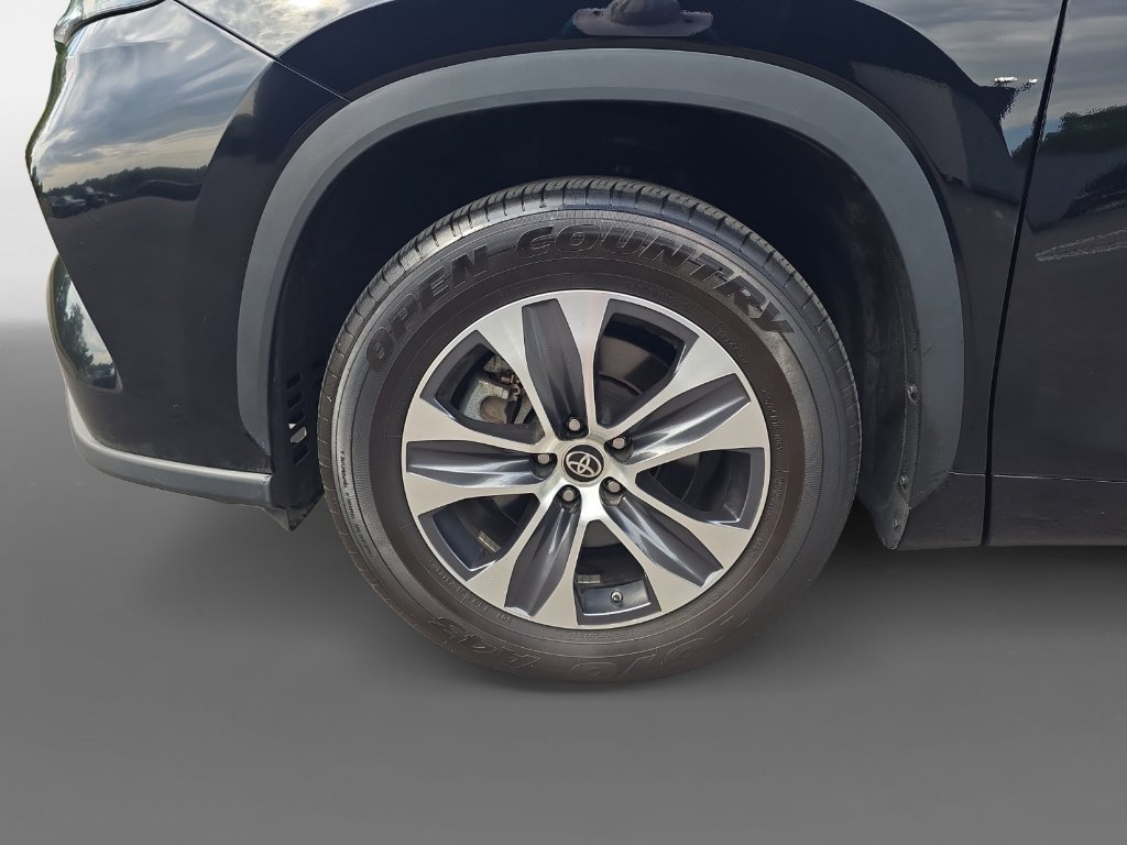 Used 2024 Toyota Highlander XLE image 10