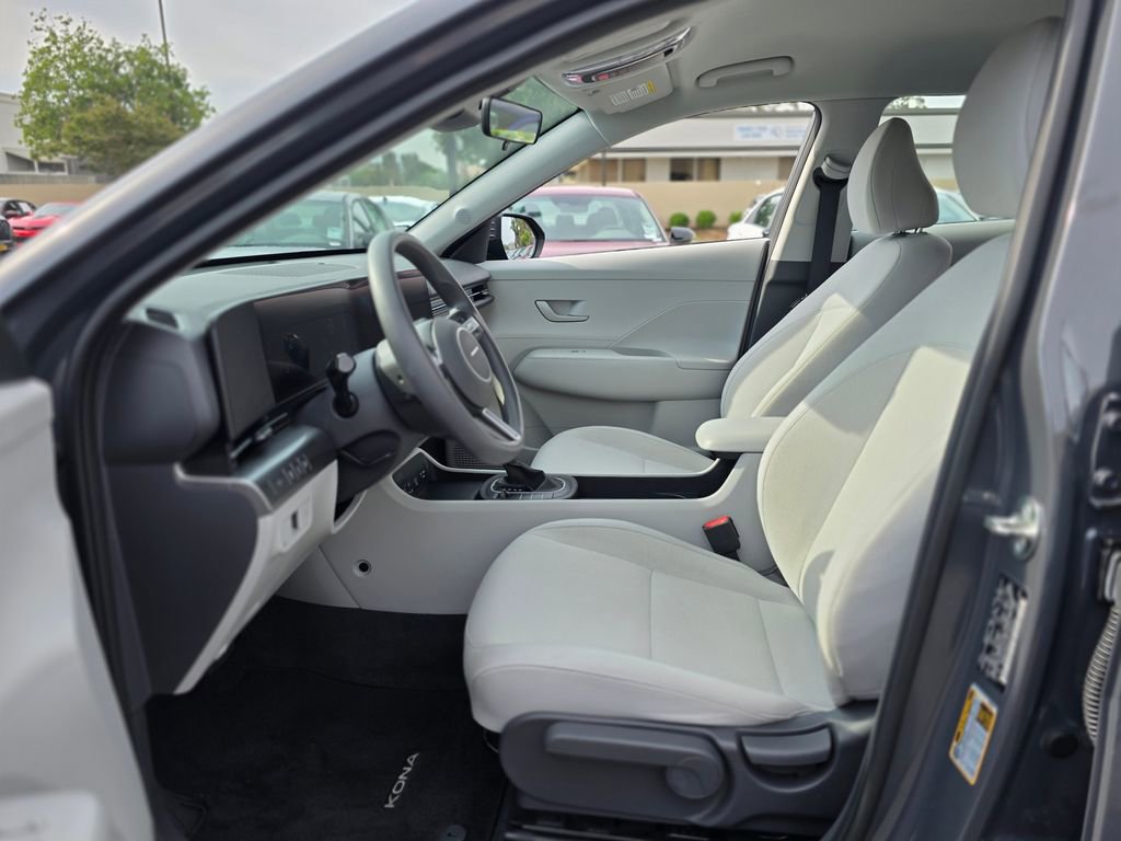 Used 2025 Hyundai Kona SE image 13