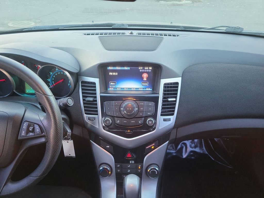 Used 2015 Chevrolet Cruze LT w/ Technology Package image 37