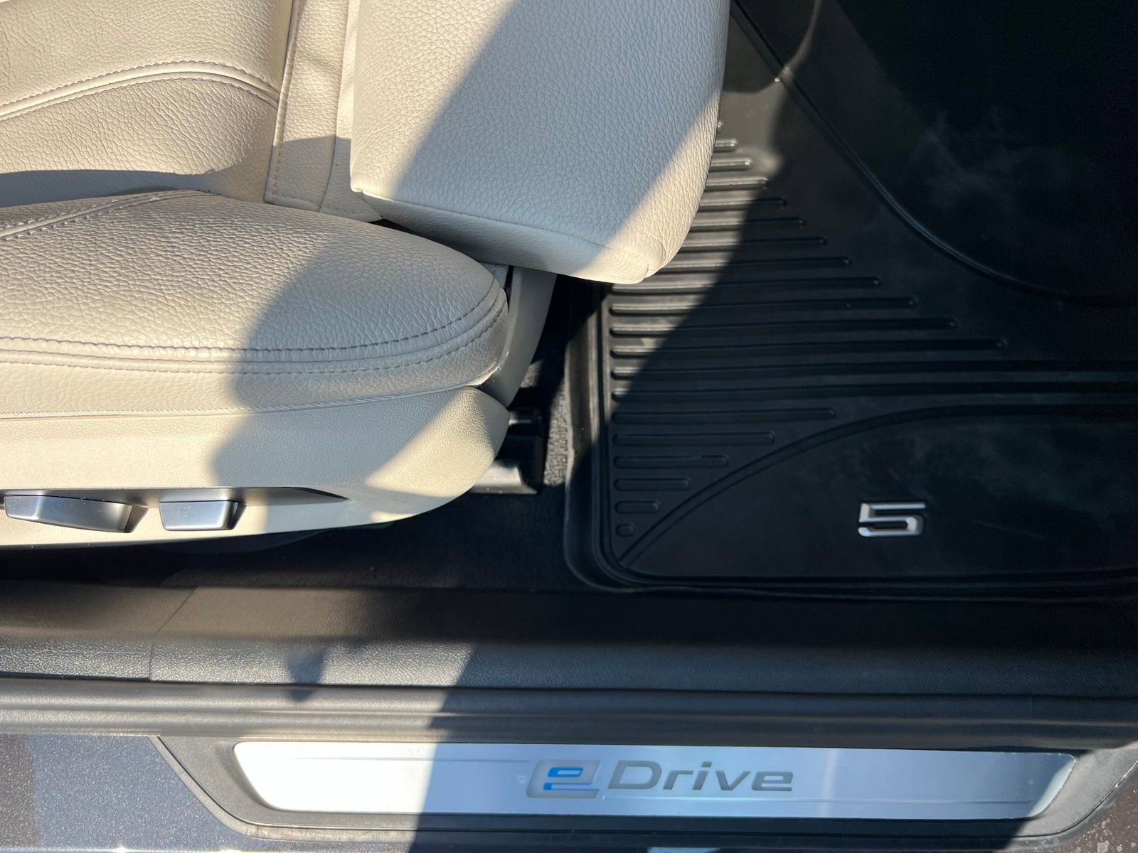 Used 2018 BMW 530e RWD image 54