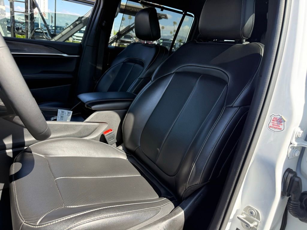 Used 2024 Jeep Grand Cherokee L Limited w/ Luxury Tech Group II image 5