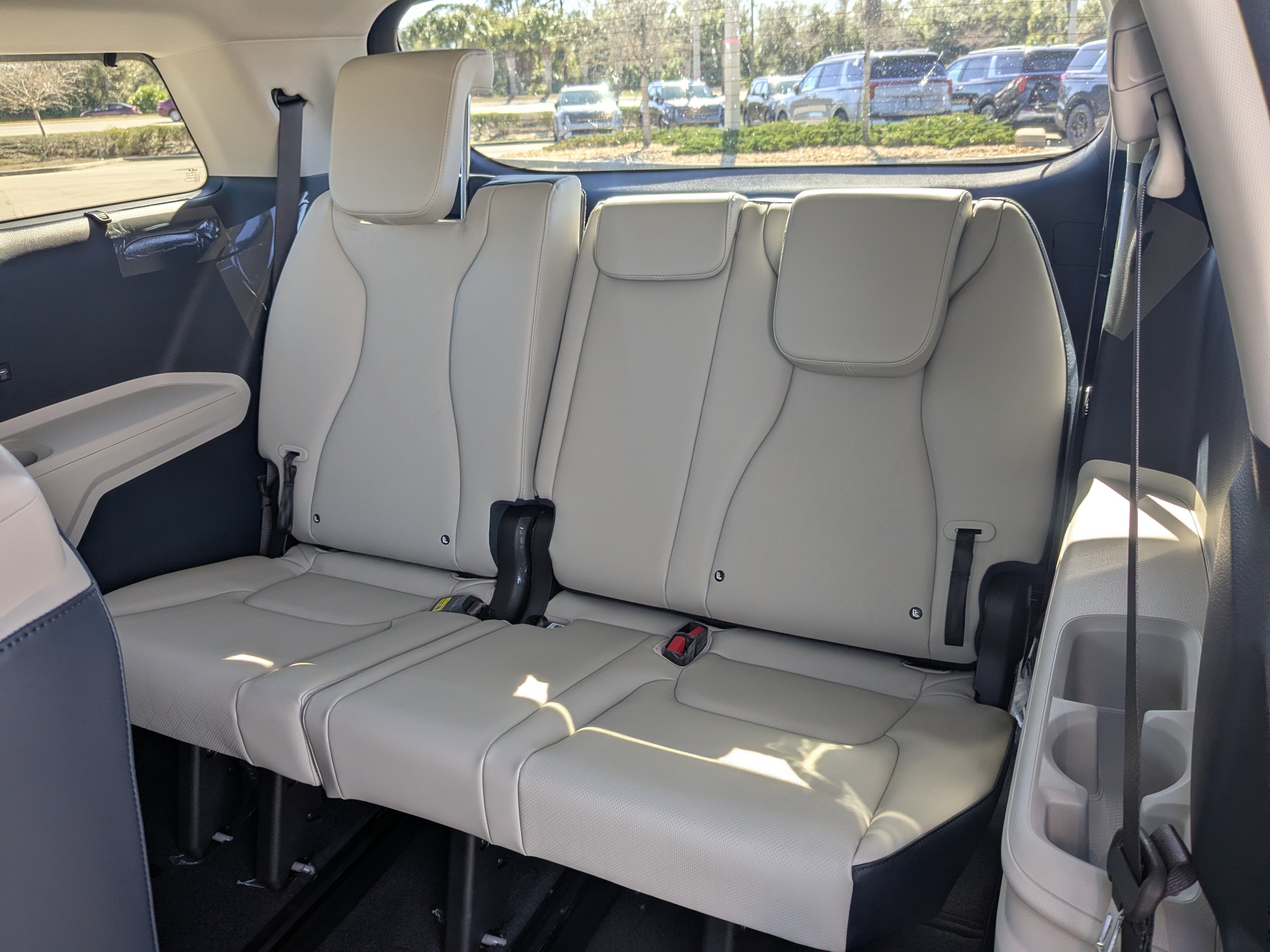 New 2026 Kia Carnival EX FWD image 17