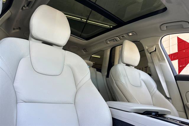Certified 2024 Volvo XC60 T8 Plus AWD/4WD image 17