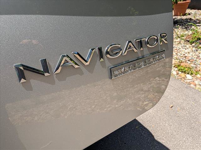 Used 2012 Lincoln Navigator L 4WD image 28