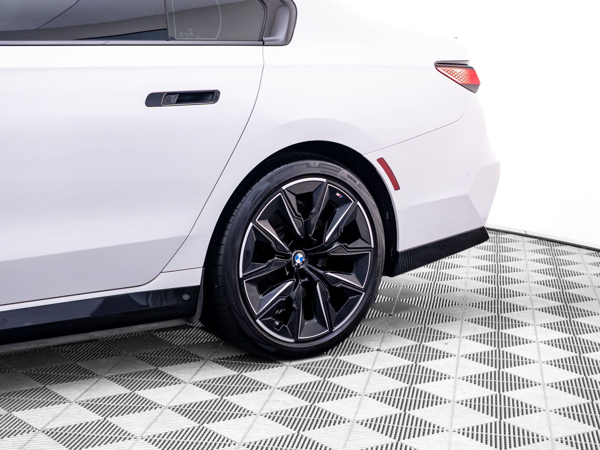 Certified 2023 BMW i7 xDrive60 AWD/4WD image 36