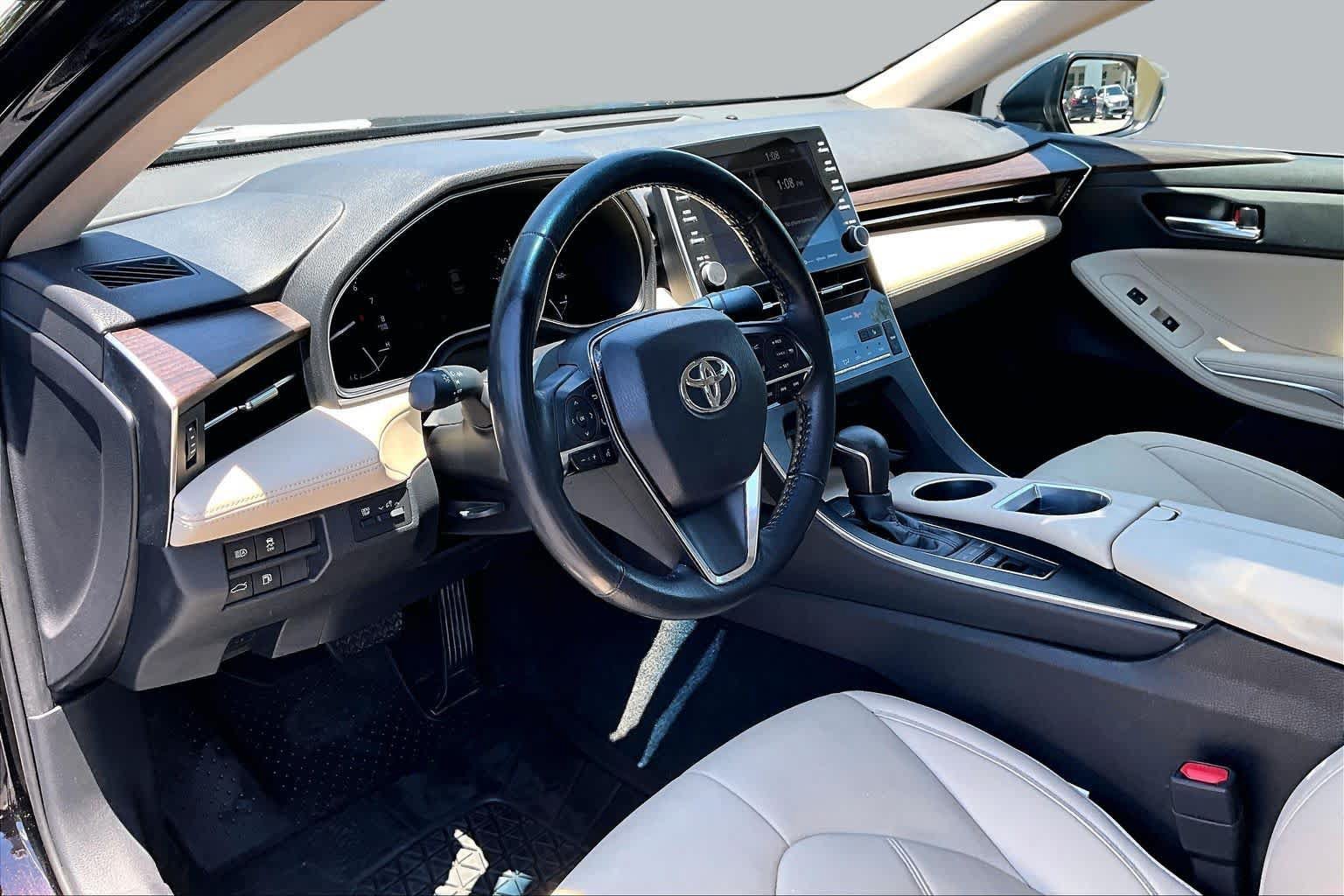 Used 2019 Toyota Avalon XLE w/ Moonroof Package FWD image 18