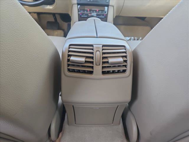 Used 2010 Mercedes-Benz E 350 4MATIC Sedan image 19