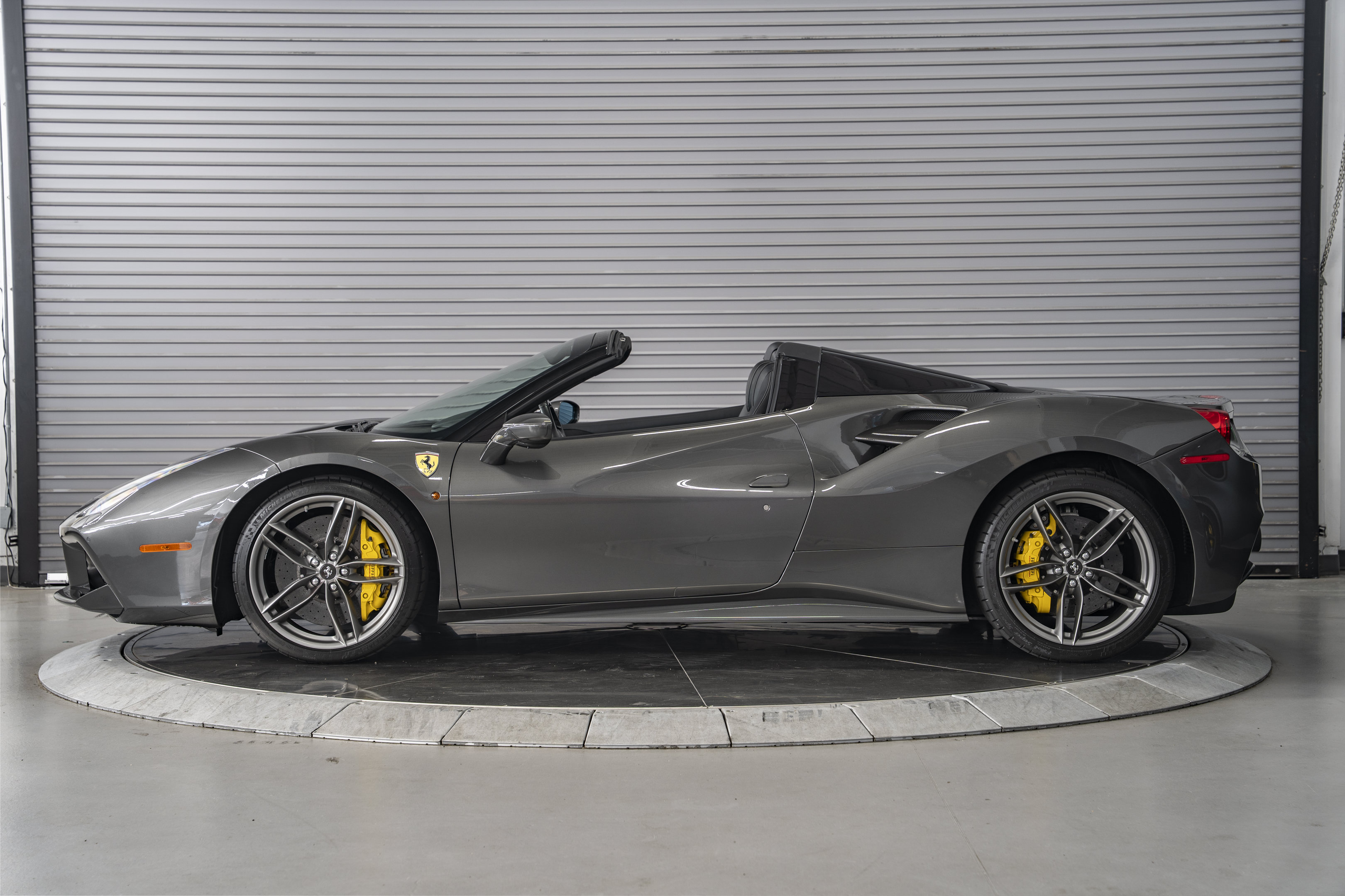 Used 2019 Ferrari 488 Spider RWD image 2