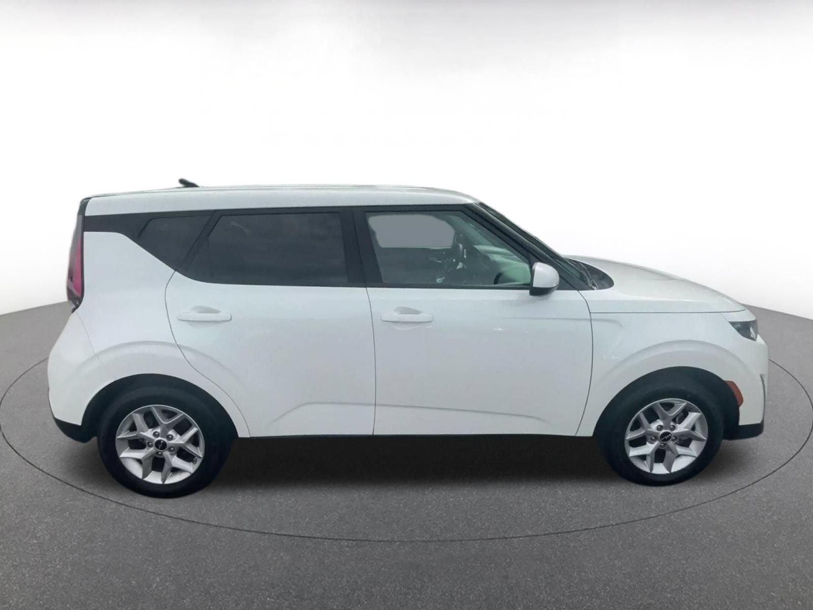 Used 2025 Kia Soul LX w/ LX Technology Package FWD image 15