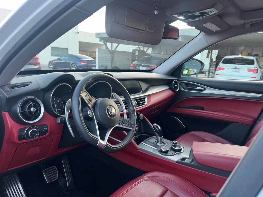 Used 2018 Alfa Romeo Stelvio Sport w/ Quick Order Package 22J Sport AWD/4WD image 12