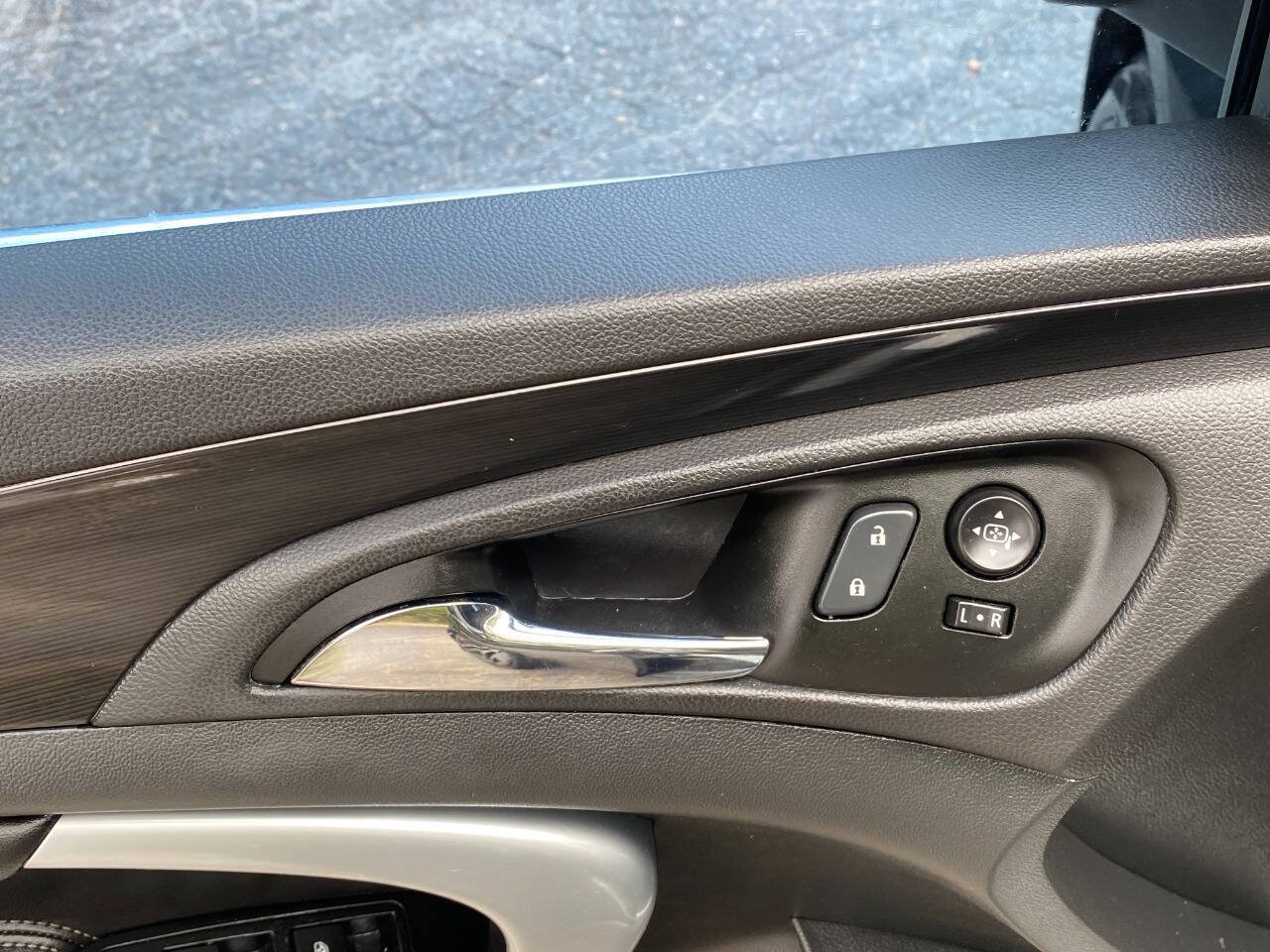 Used 2017 Buick Regal Sport Touring FWD image 15