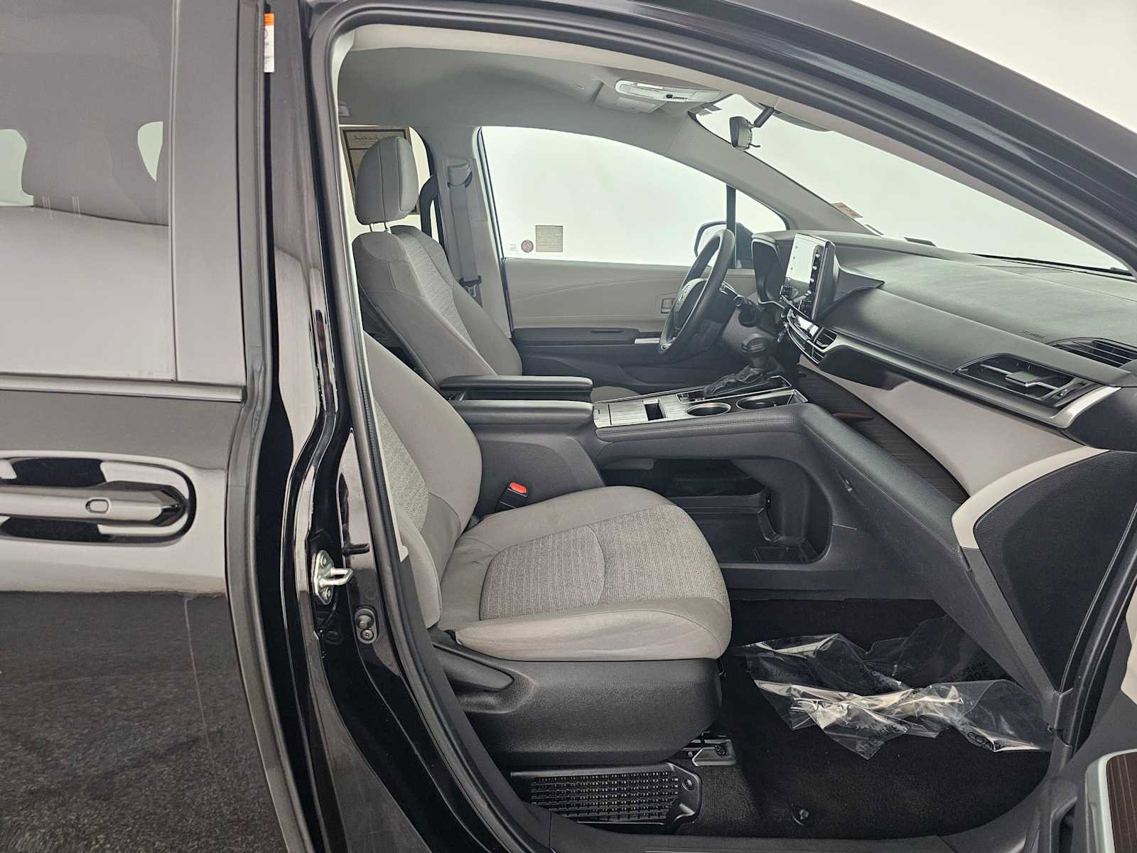 Used 2024 Toyota Sienna LE image 10