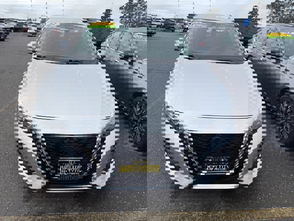 Used 2022 Nissan Sentra SV image 2