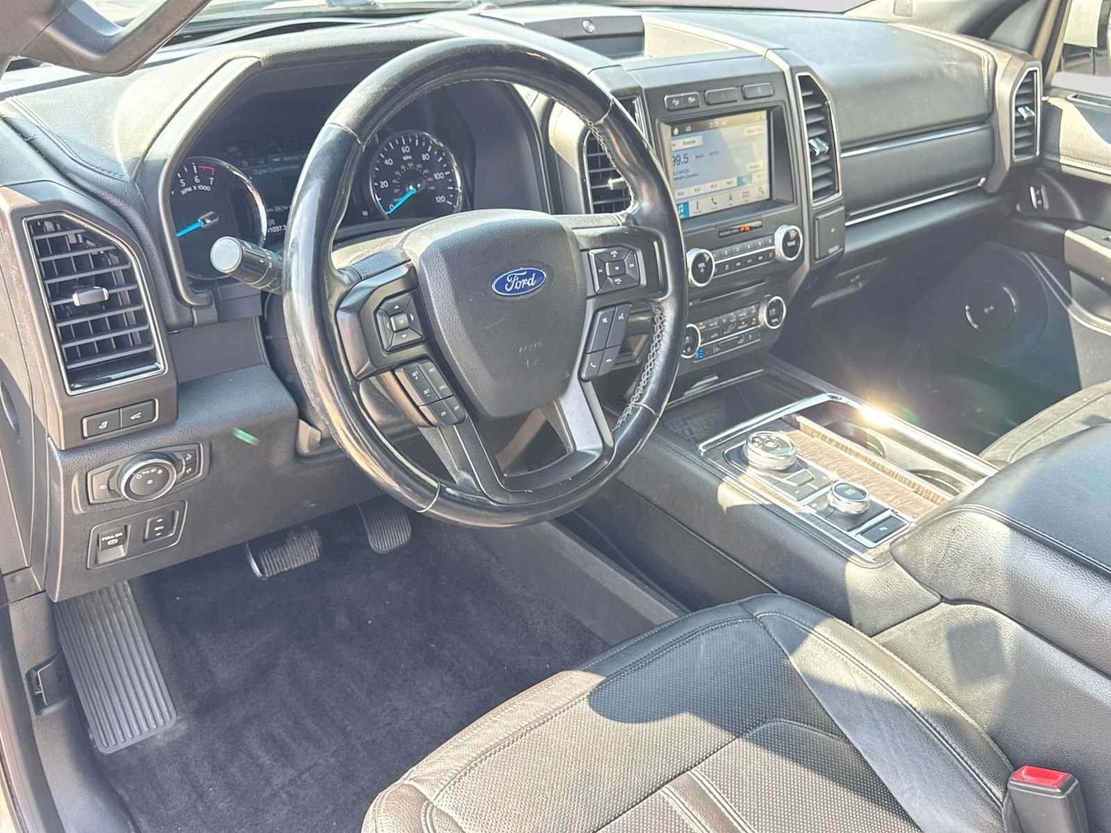 Used 2018 Ford Expedition Limited AWD/4WD image 2