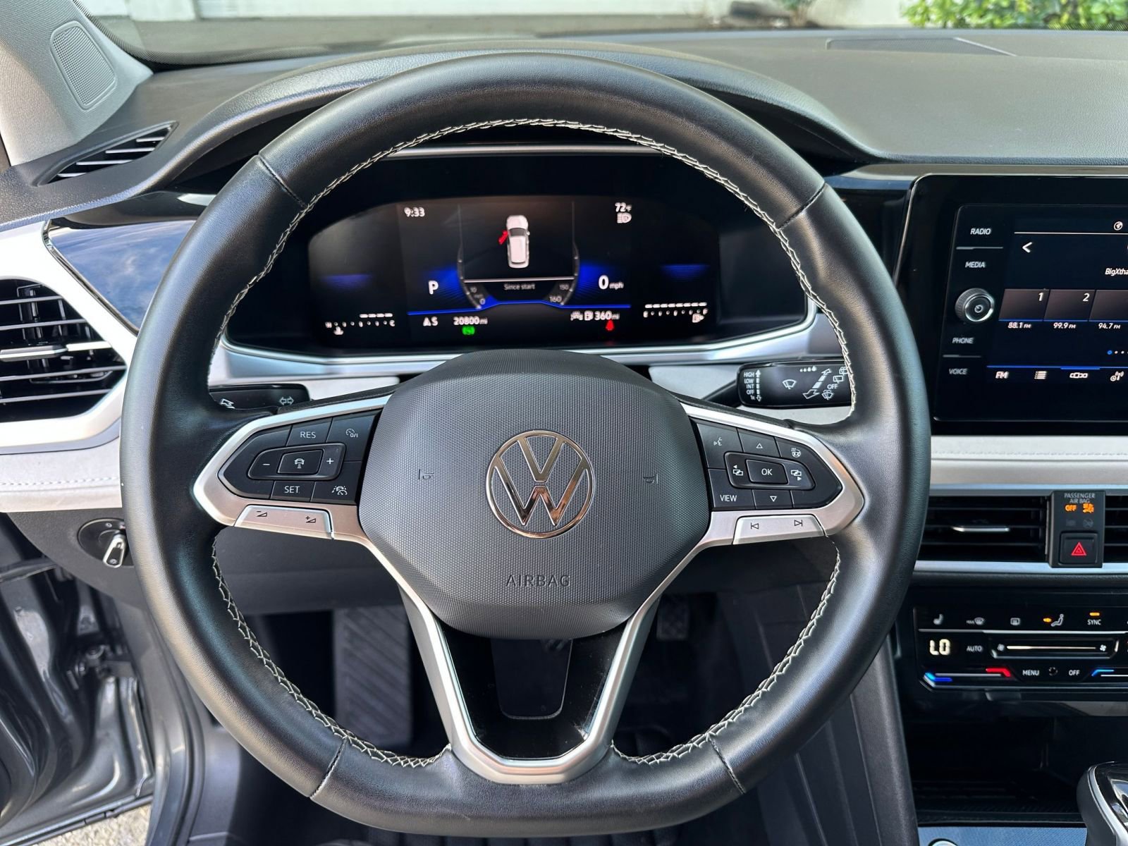 Used 2025 Volkswagen Taos SE image 29