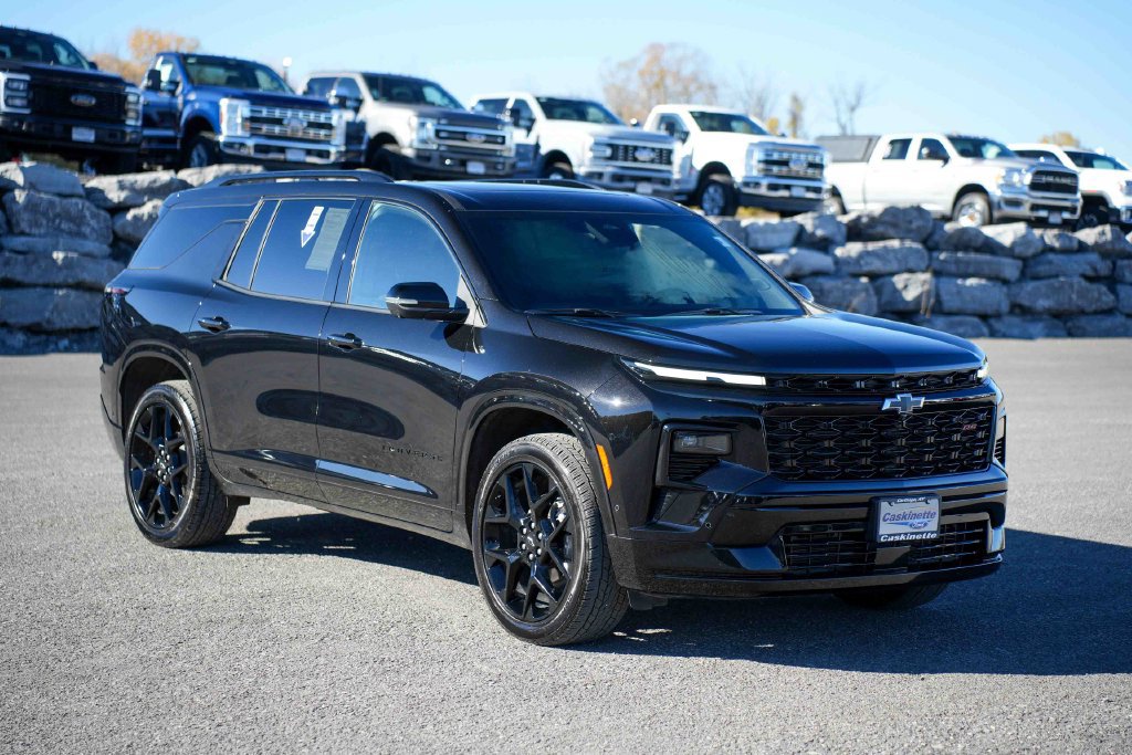 Used 2025 Chevrolet Traverse RS AWD/4WD image 3
