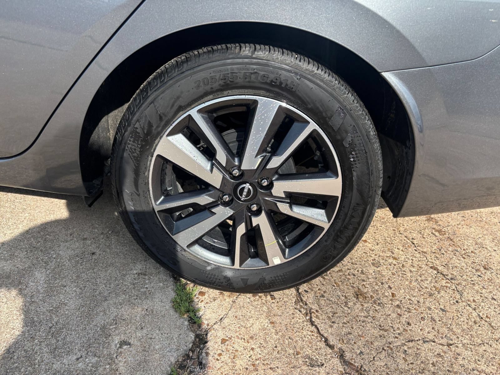 Used 2025 Nissan Versa SV FWD image 28