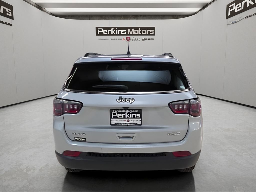 Used 2025 Jeep Compass Latitude AWD/4WD image 4