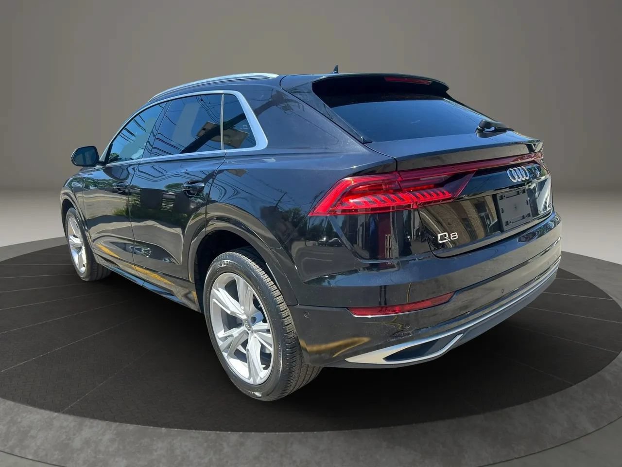 Used 2019 Audi Q8 Premium Plus AWD/4WD image 7